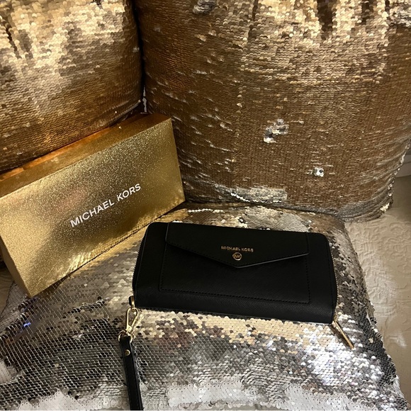 Michael Kors Black Wallet Clutch - Picture 1 of 6